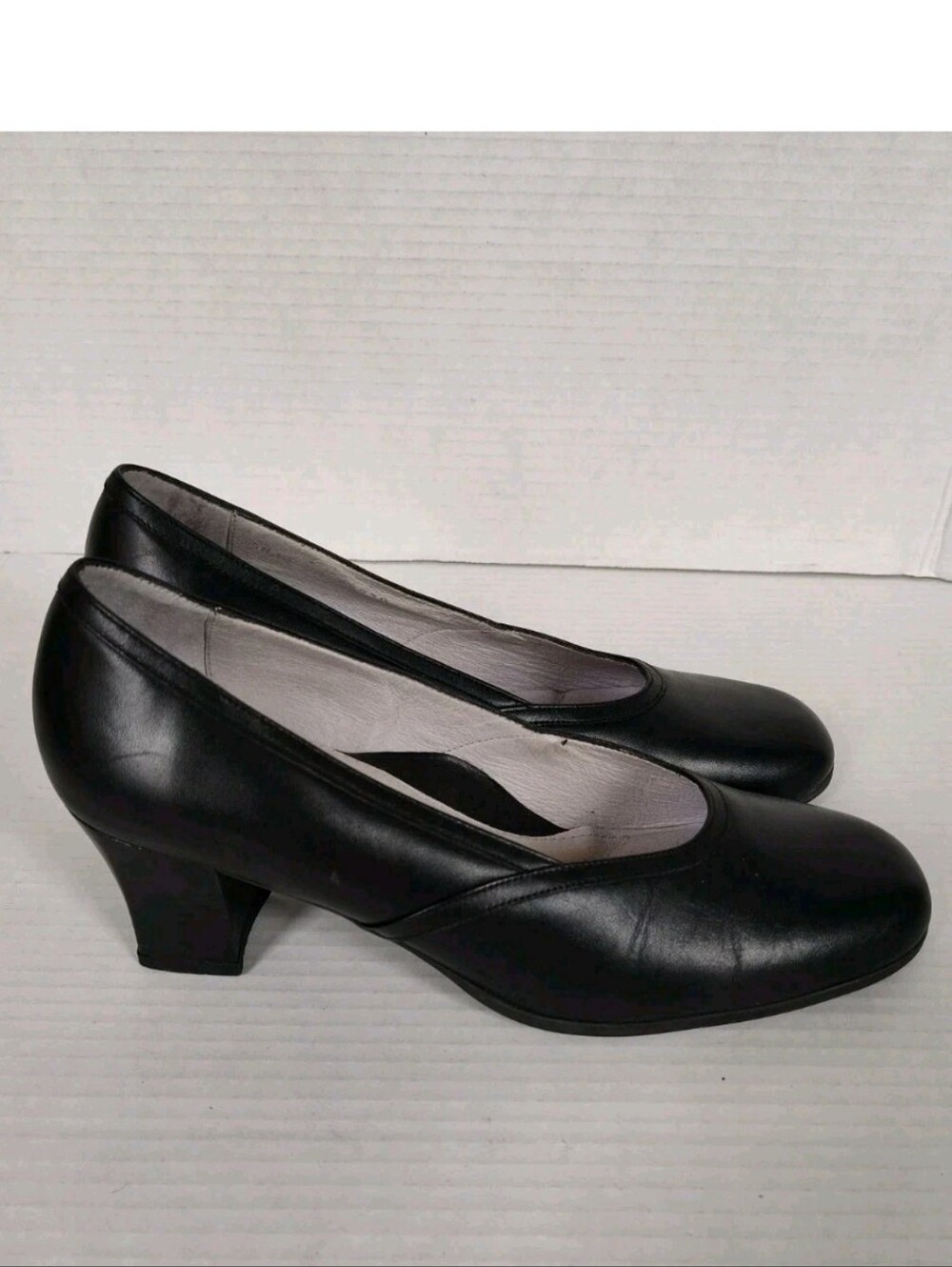 Beautifeel Black Leather Pumps Women's Size 38 US 8 Slip on Shoes 2-1/4" heel